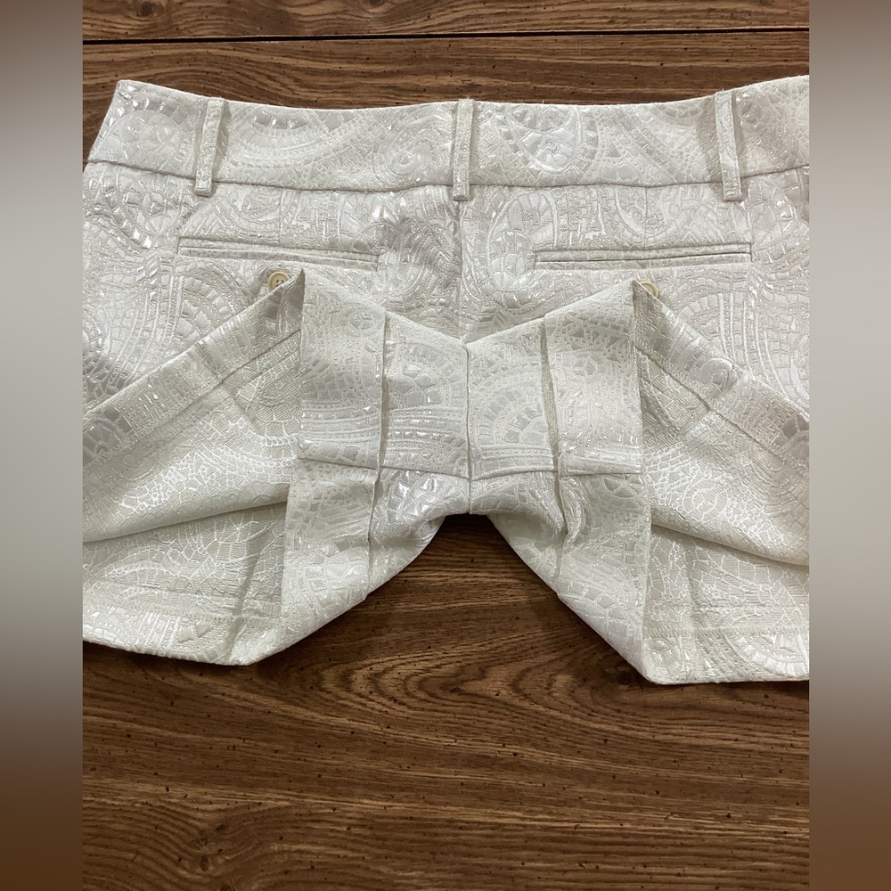 New York & Co. Ivory Brocade Dressy Shorts Size 14 - Picture 4 of 6
